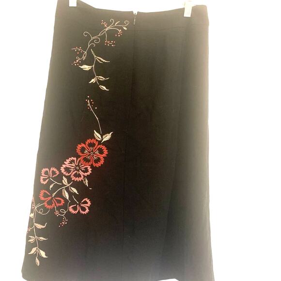 Ann Taylor Artsy Wool Skirt 4P Black Embroidered Floral A Line Side Zip Boho - Picture 7 of 9